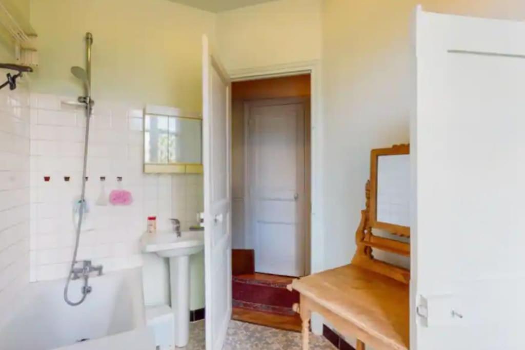 Appartment Close To Monuments Paris Bagian luar foto